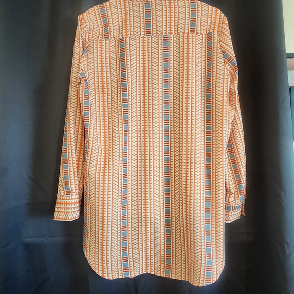 Geo Print top! So stylish! - Picture 2 of 3